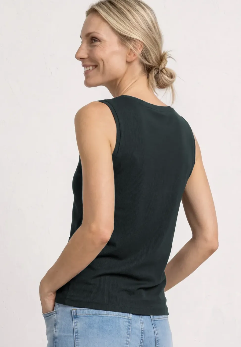 Top mit V-Neck und Crochet-Tape