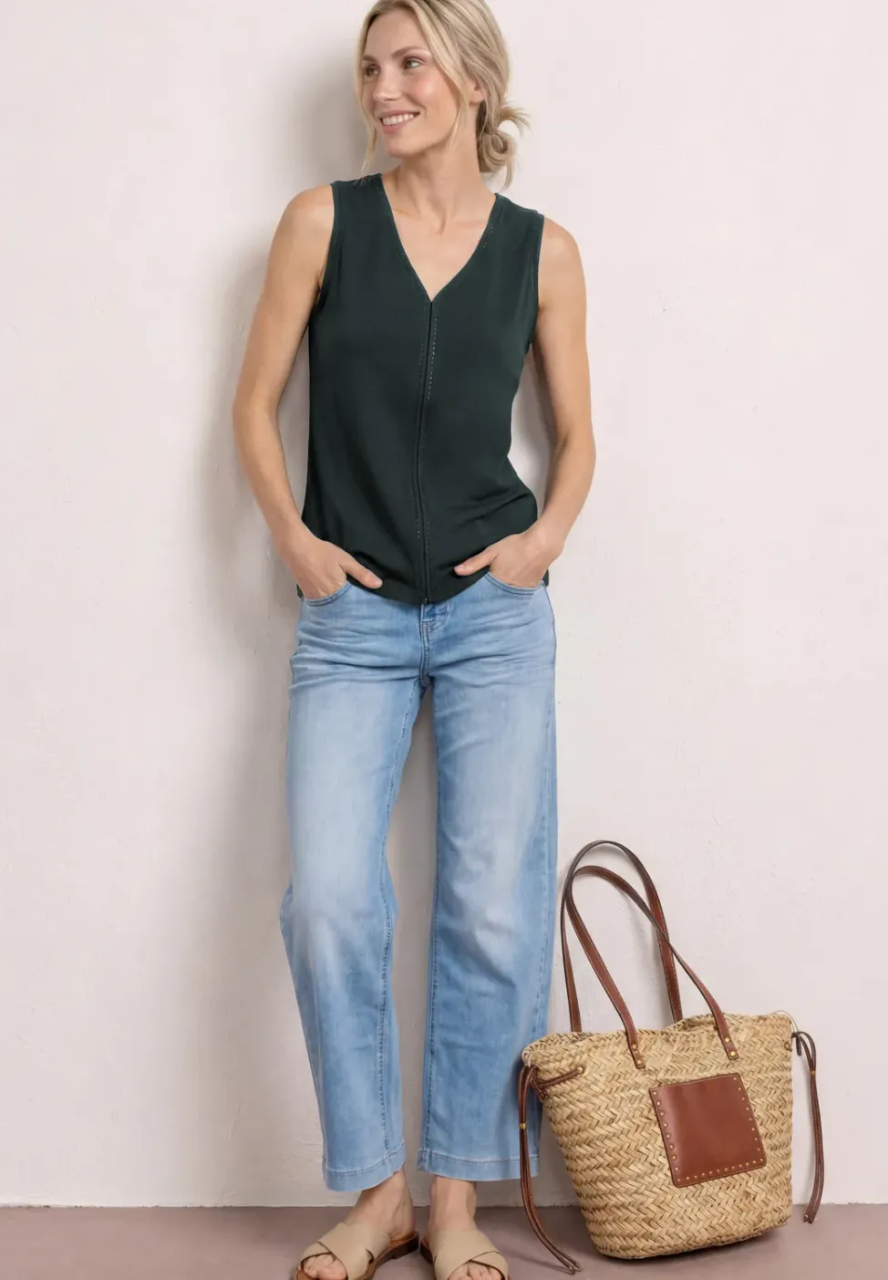 Top mit V-Neck und Crochet-Tape