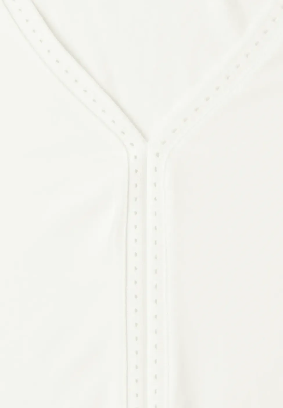 Top mit V-Neck und Crochet-Tape