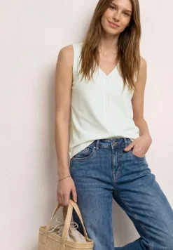 Top mit V-Neck und Crochet-Tape