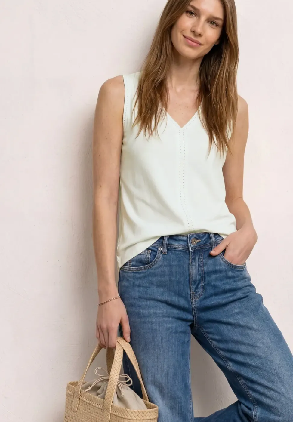 Top mit V-Neck und Crochet-Tape