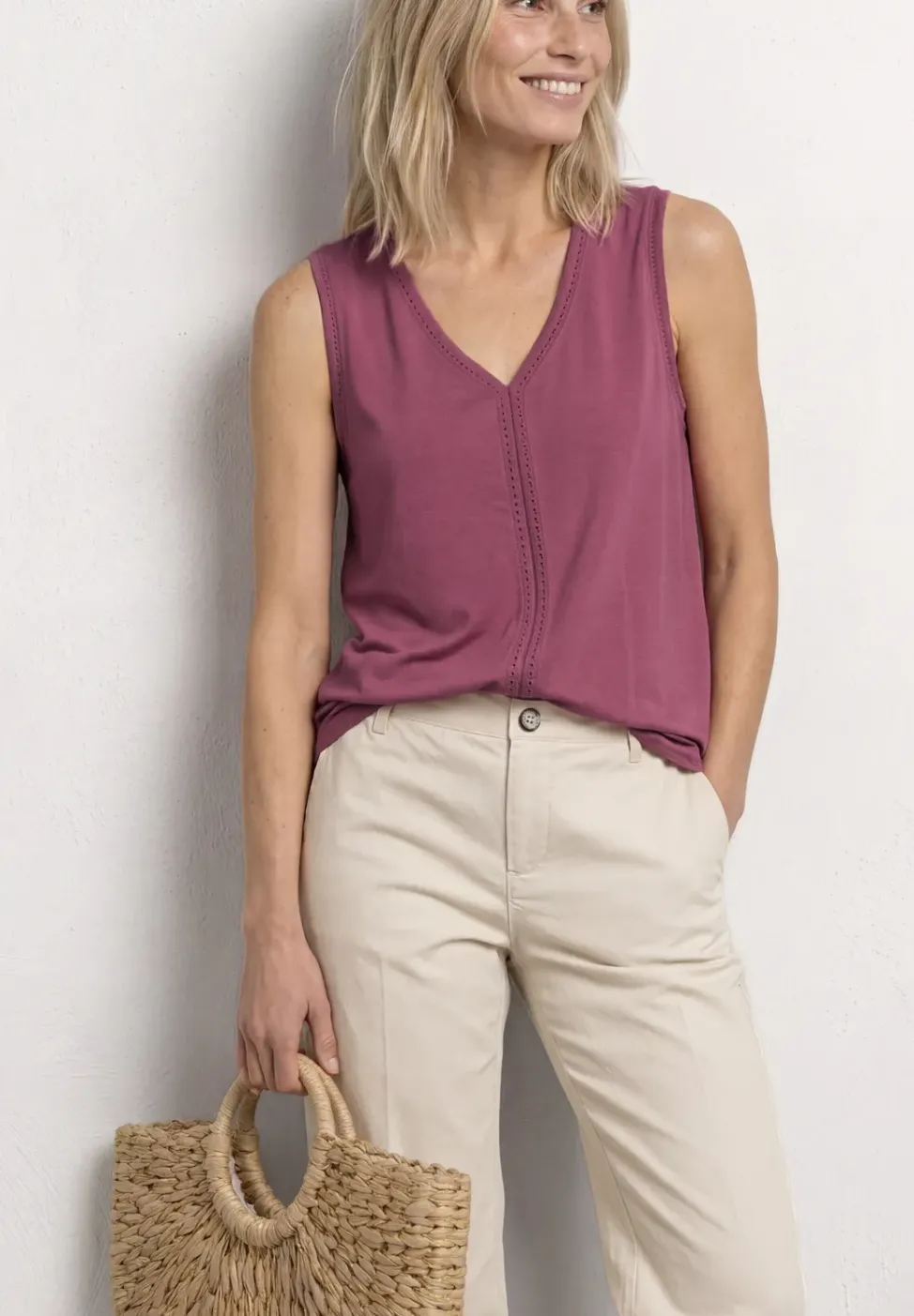 Top mit V-Neck und Crochet-Tape