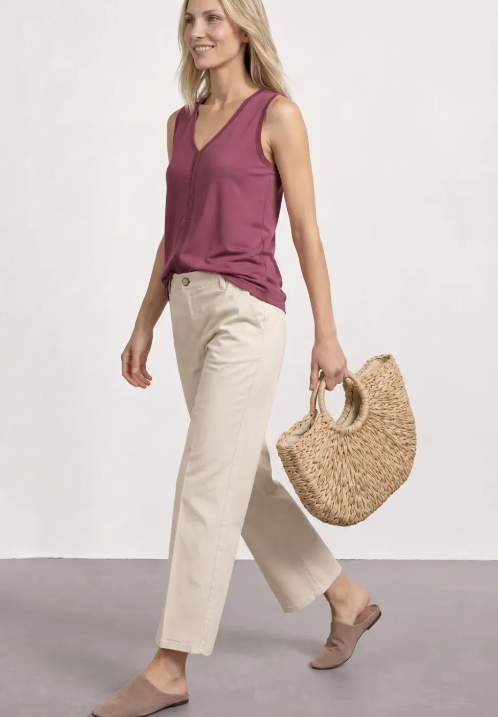 Top mit V-Neck und Crochet-Tape