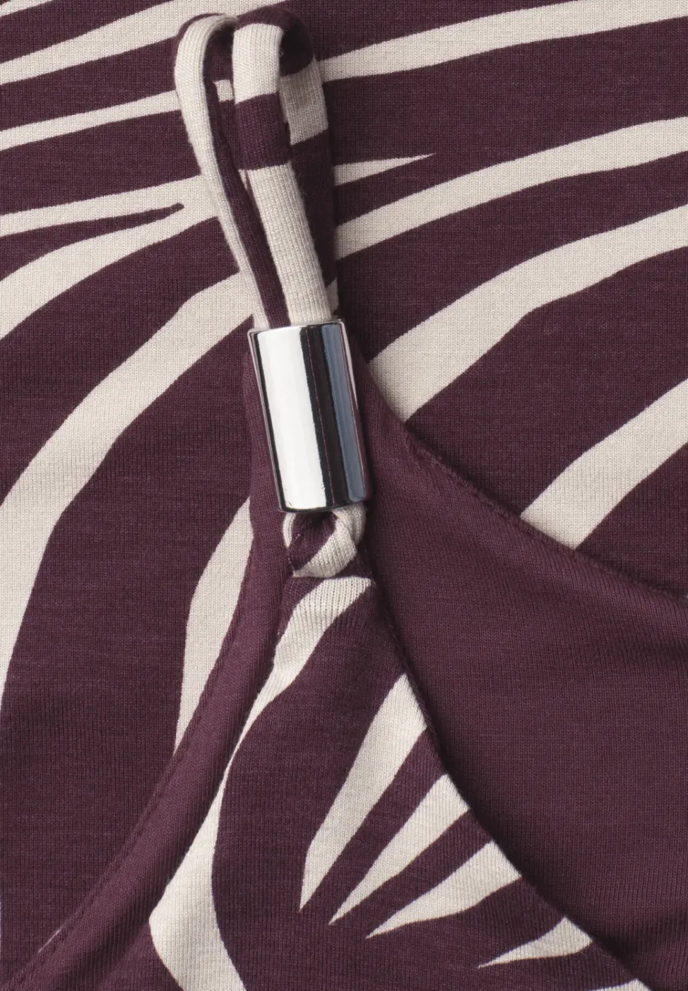 Top mit V-Neck und Deko-Detail