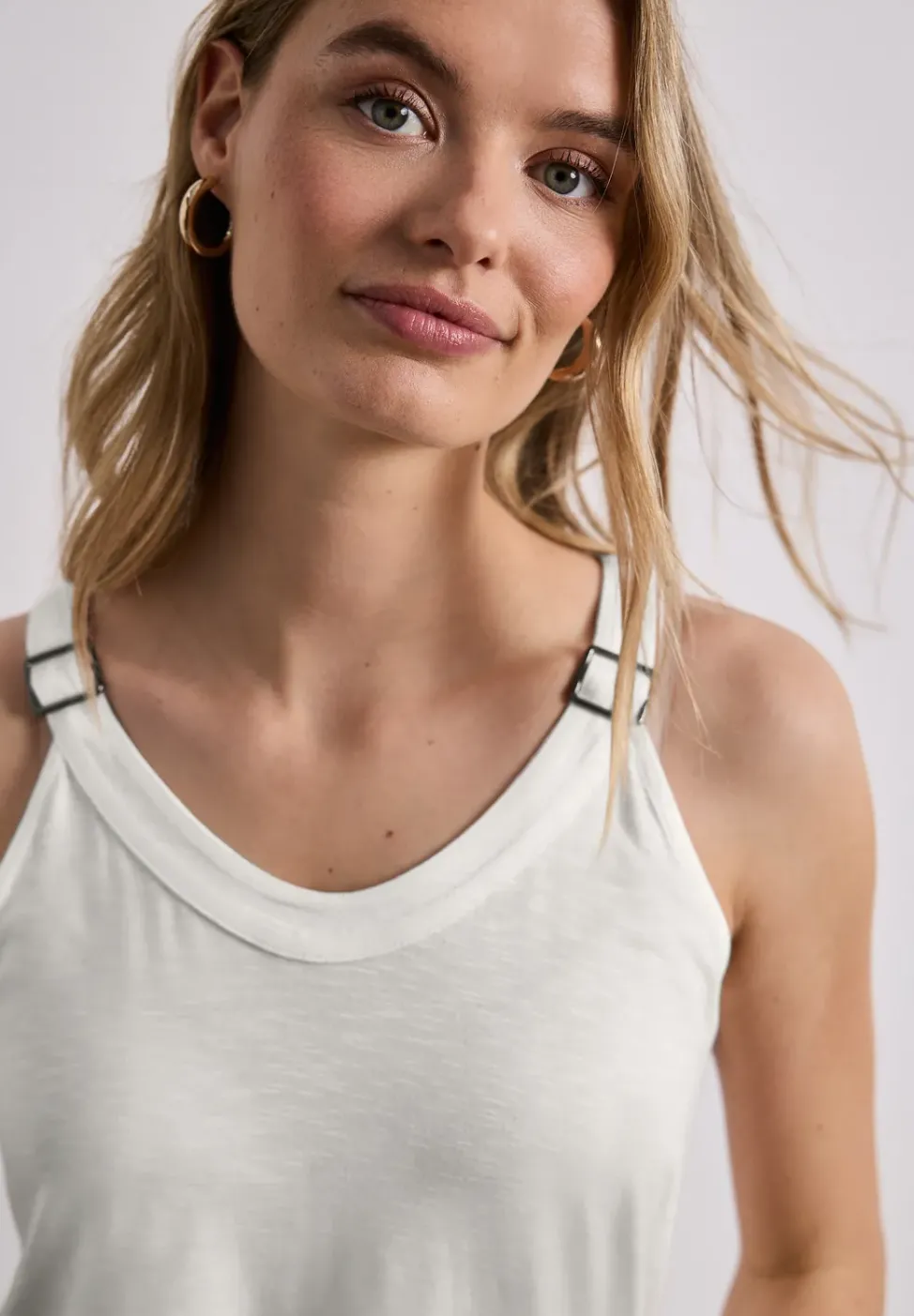 Top mit V-Neck und Deko-Detail