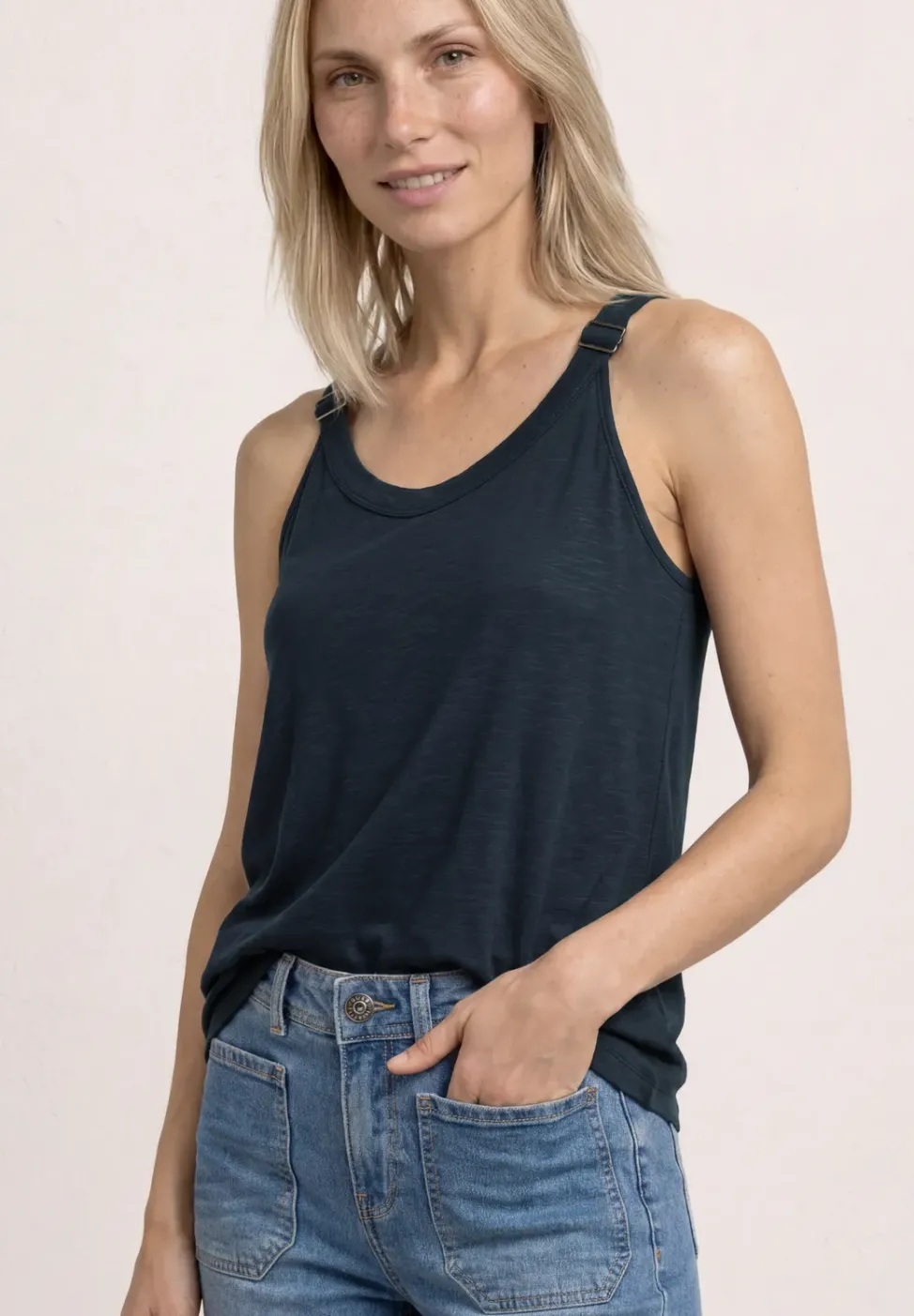 Top mit V-Neck und Deko-Detail