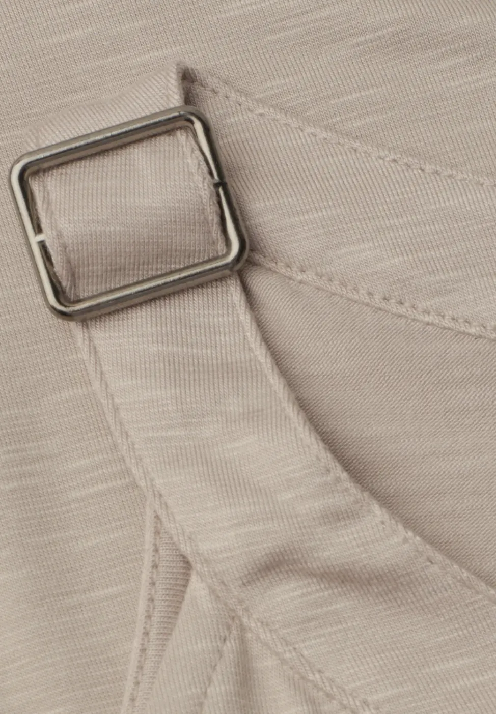 Top mit V-Neck und Deko-Detail