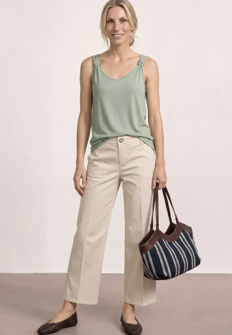Top mit V-Neck und Knotendetail