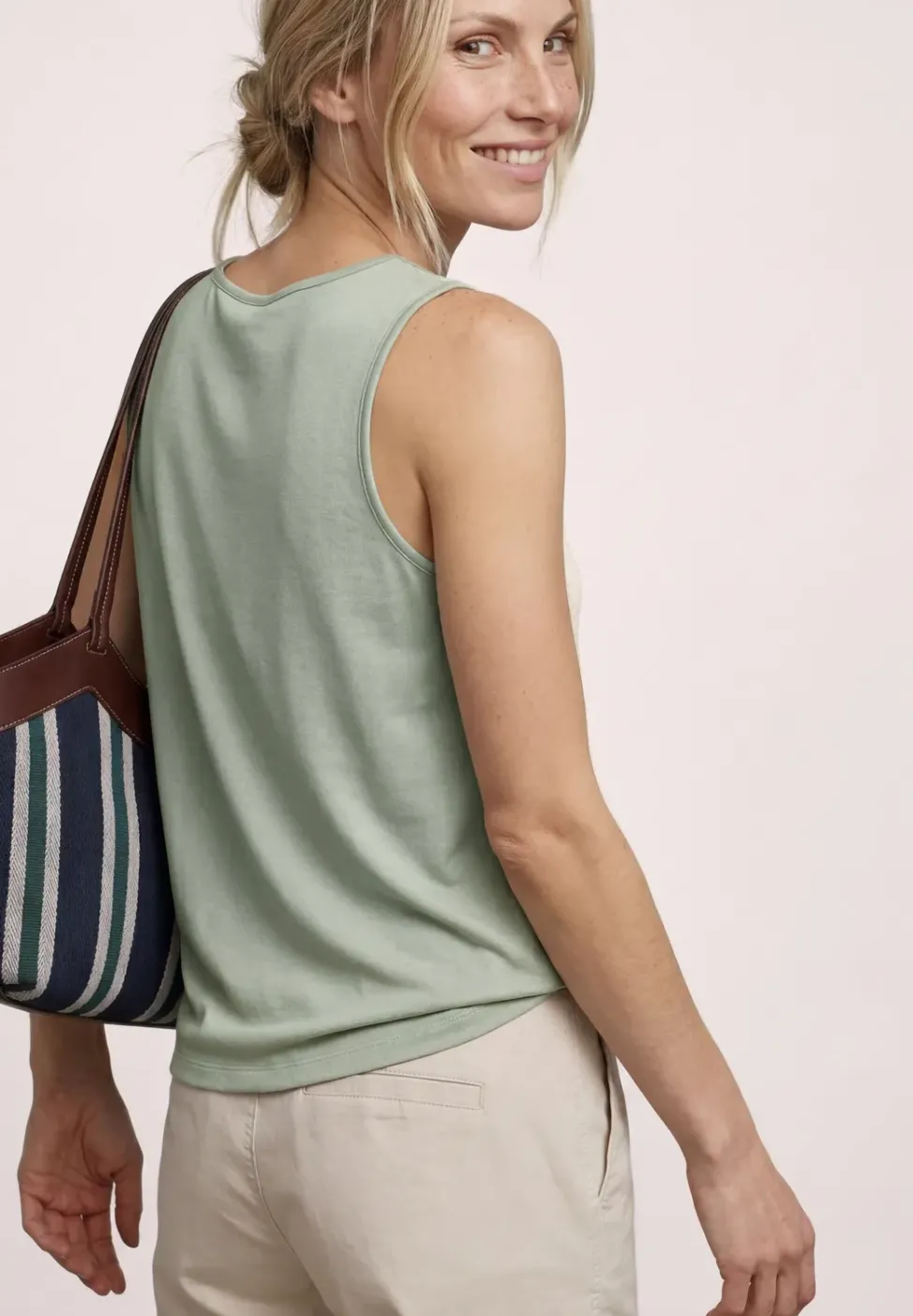 Top mit V-Neck und Knotendetail