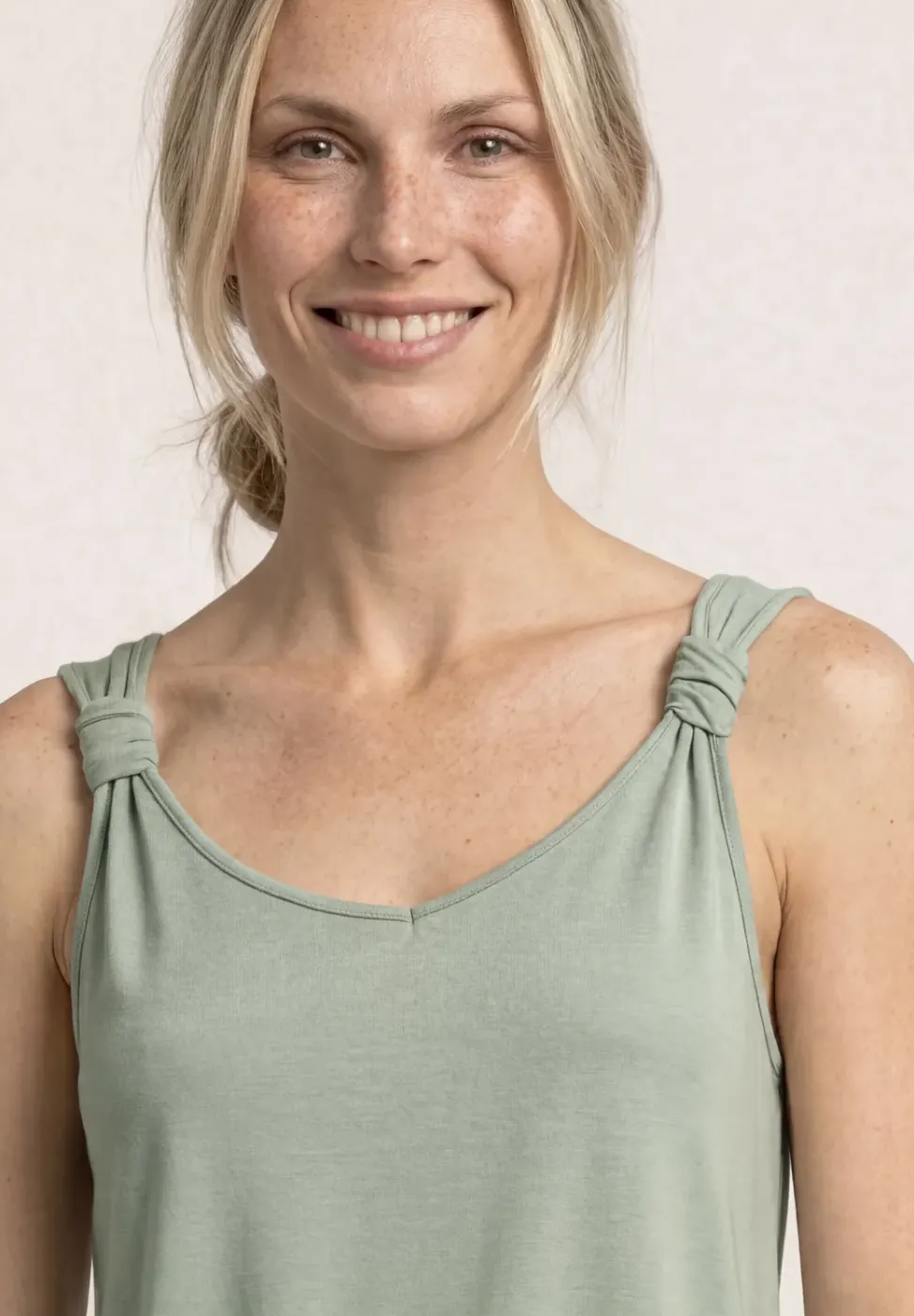 Top mit V-Neck und Knotendetail