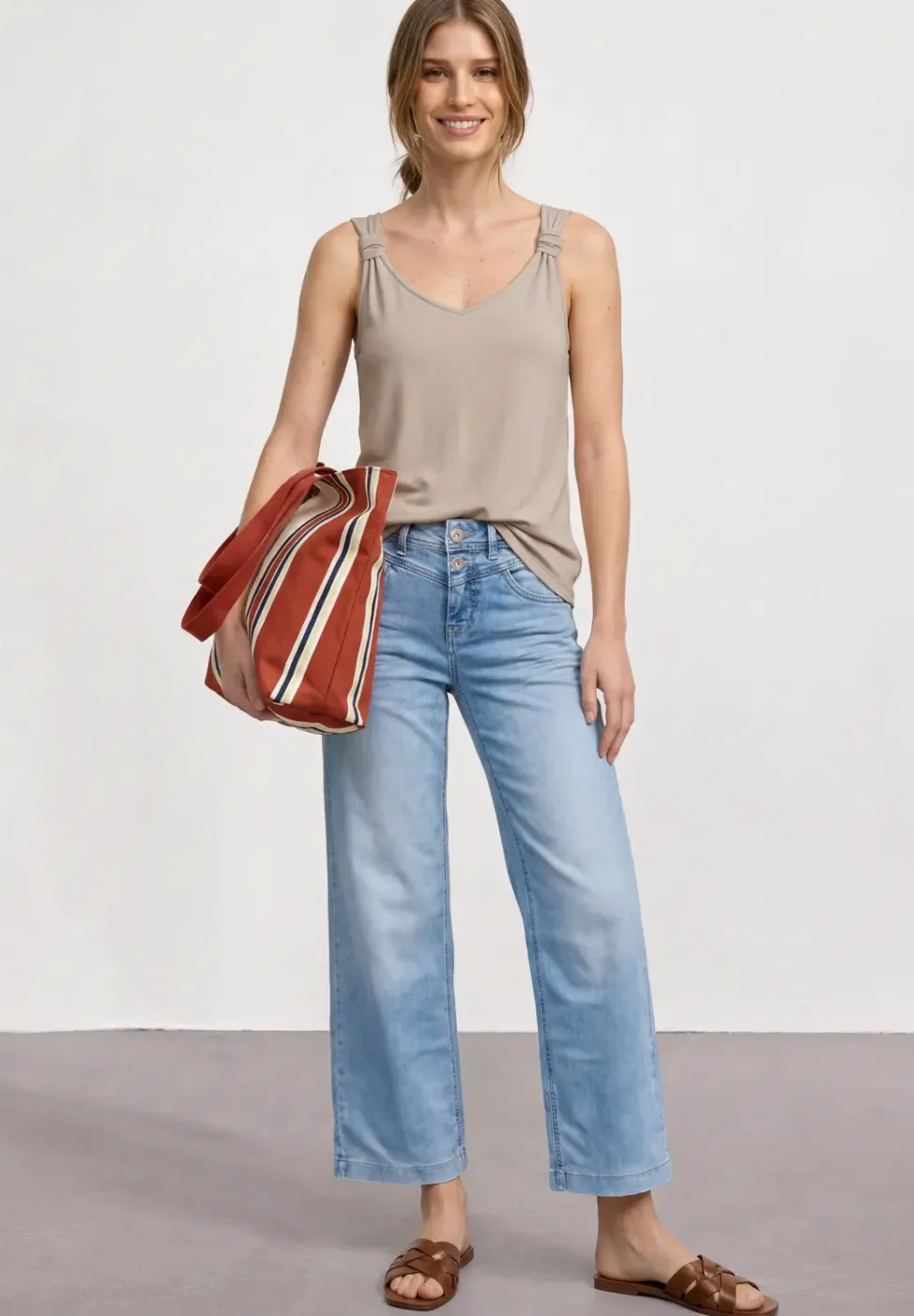 Top mit V-Neck und Knotendetail
