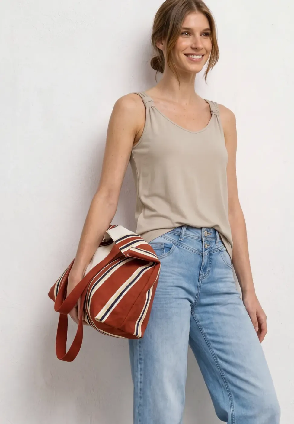 Top mit V-Neck und Knotendetail
