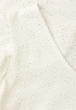Top mit V-Neck und Lochspitze