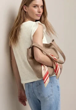 Top mit V-Neck und Lochspitze