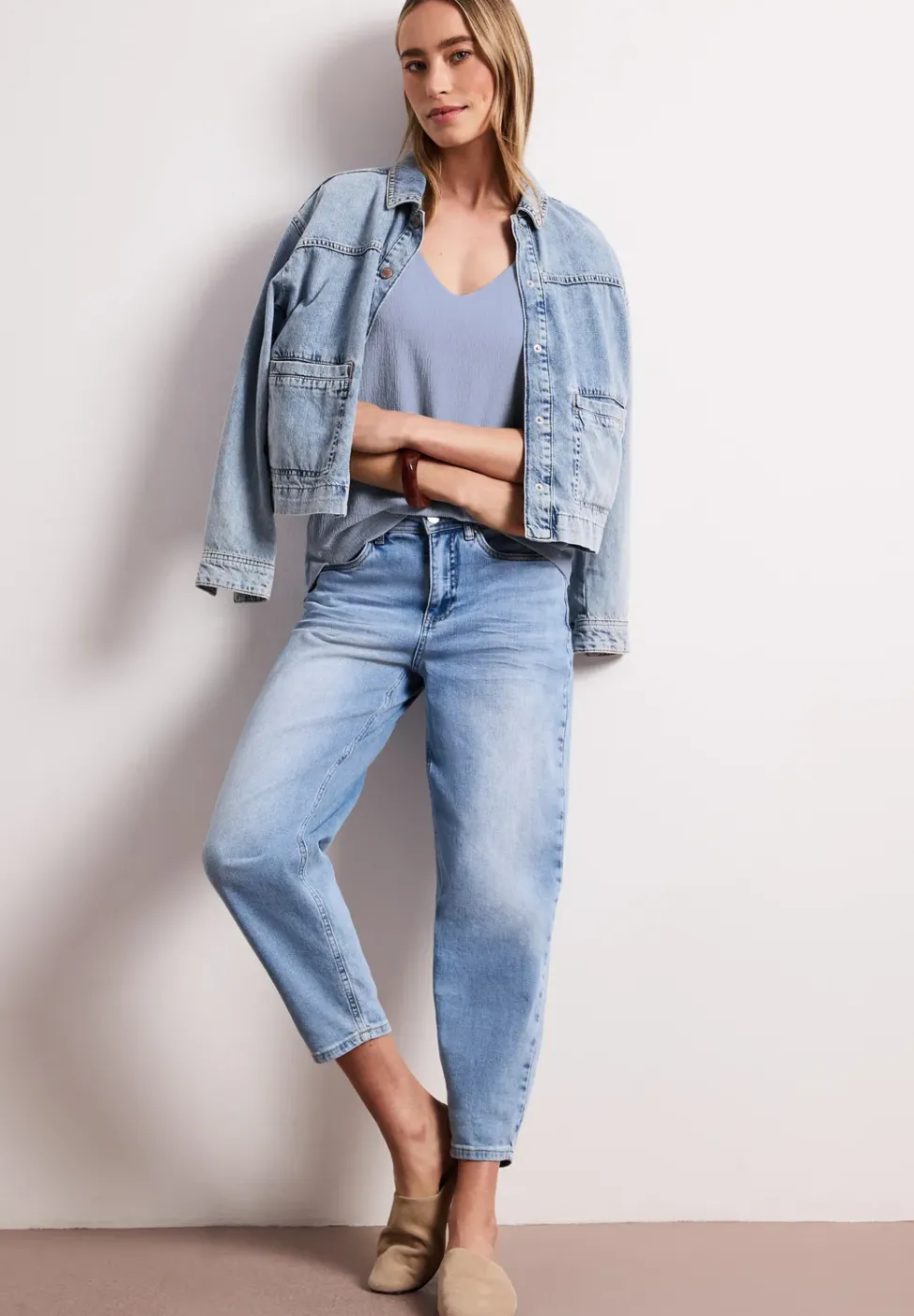 Top mit V-Neck und Strukturmix