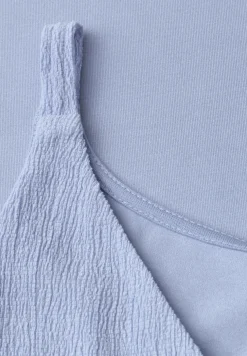 Top mit V-Neck und Strukturmix