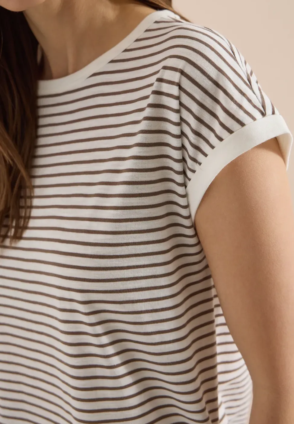 T-Shirt mit Boat Neck und Streifen
