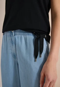 T-Shirt mit Boatneck und Mesh-Einsatz