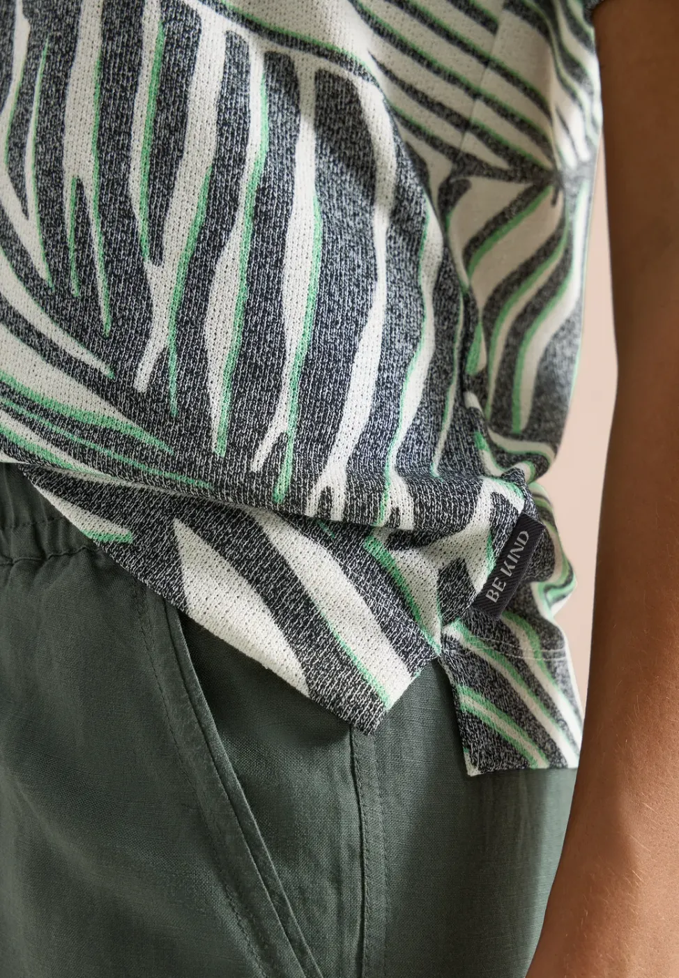 T-Shirt mit Boatneck und Print