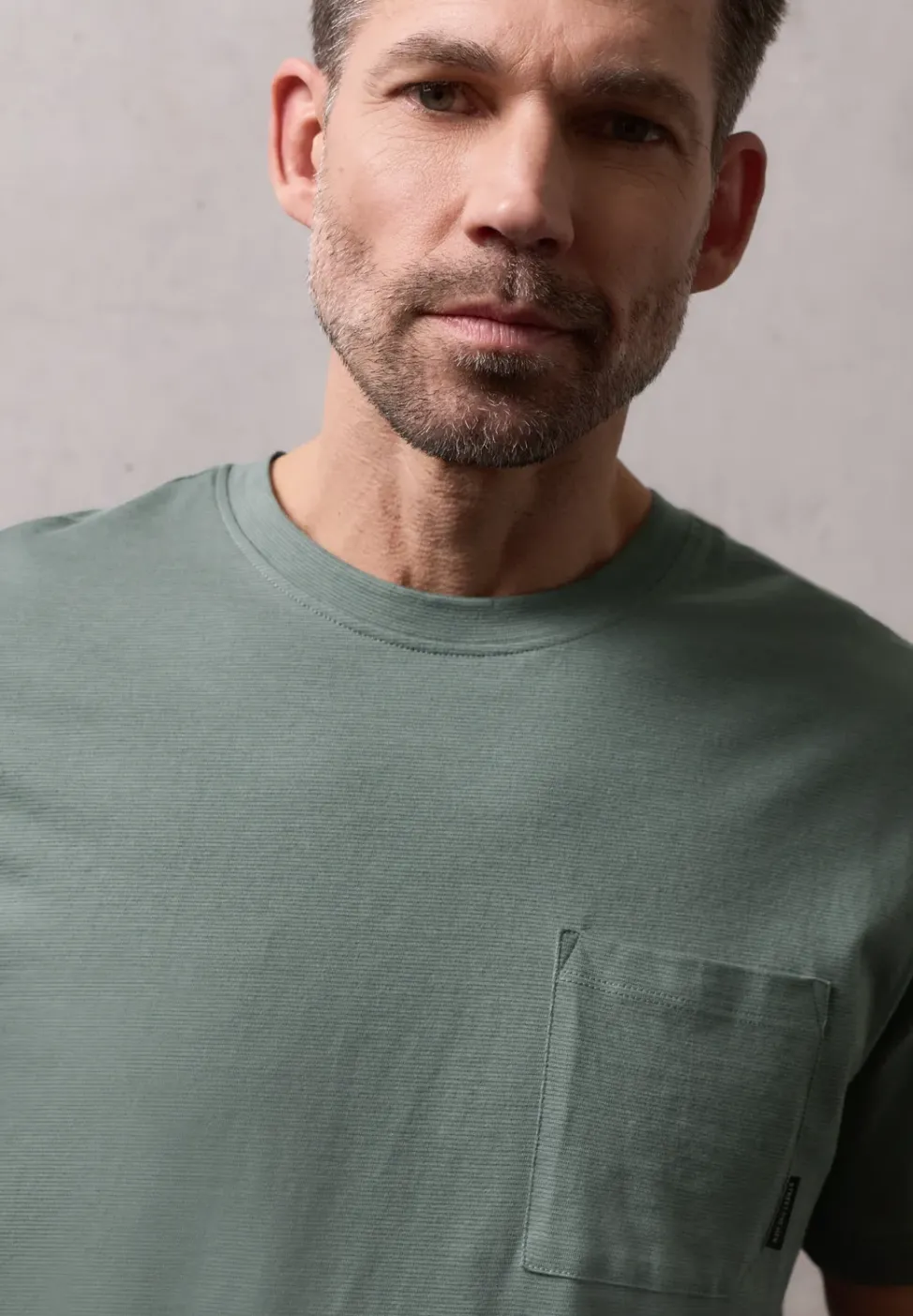 T-Shirt mit Brusttasche