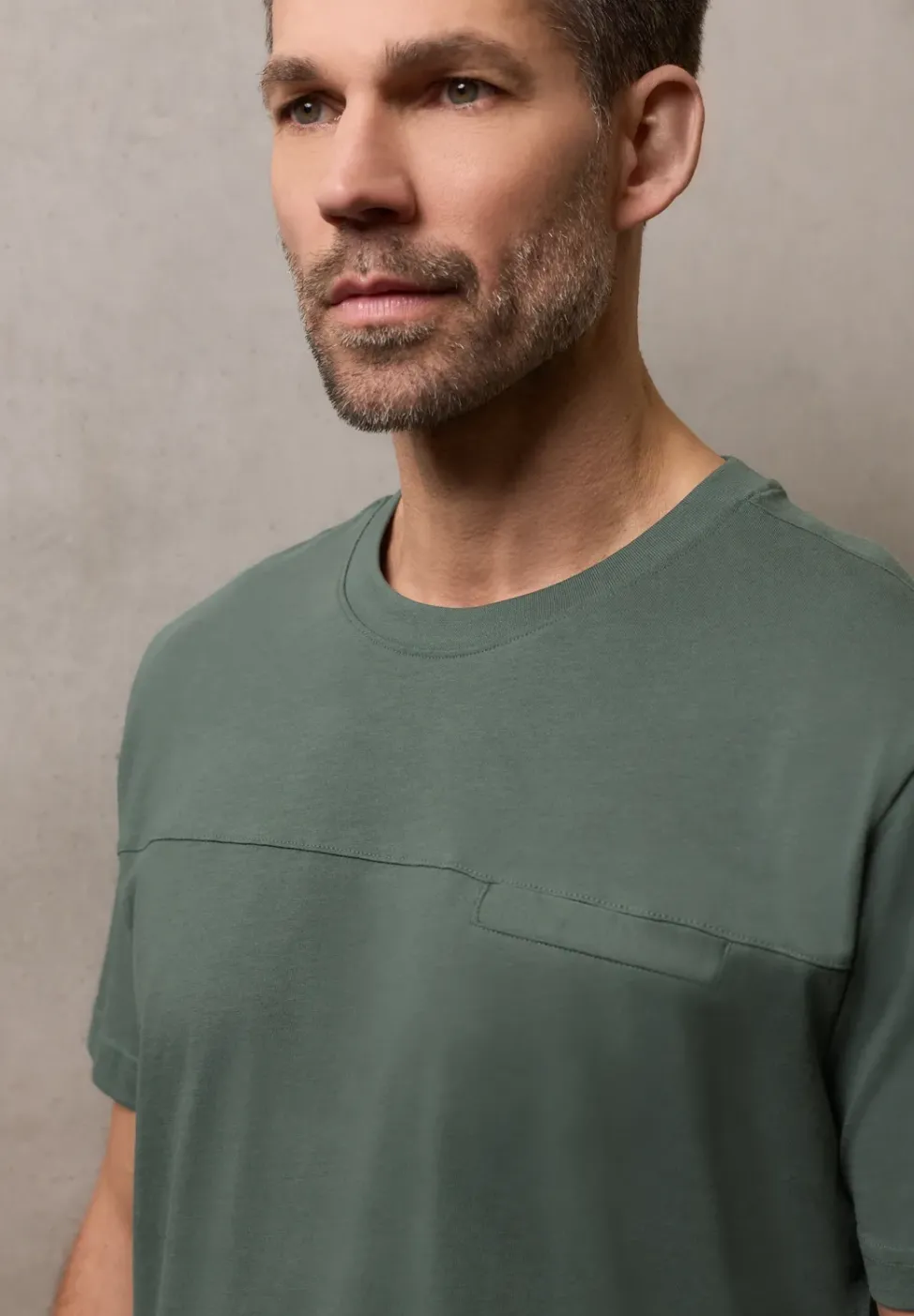T-Shirt mit Brusttasche