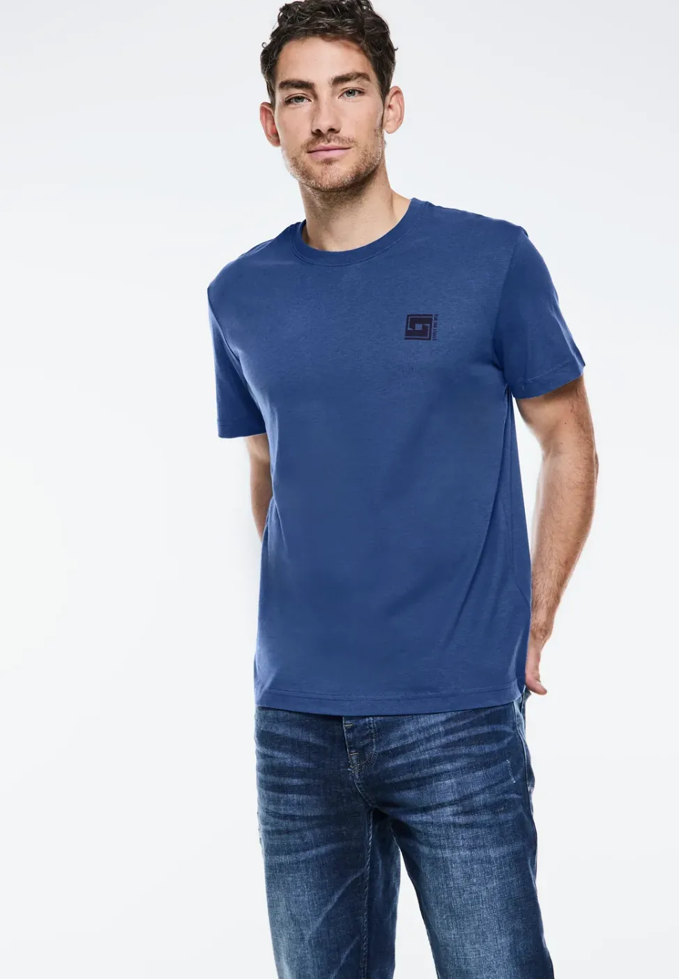 T-Shirt mit Chestartwork