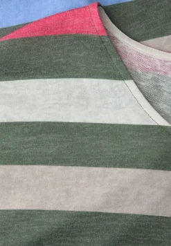 T-Shirt mit gerundetem V-Neck und Streifen