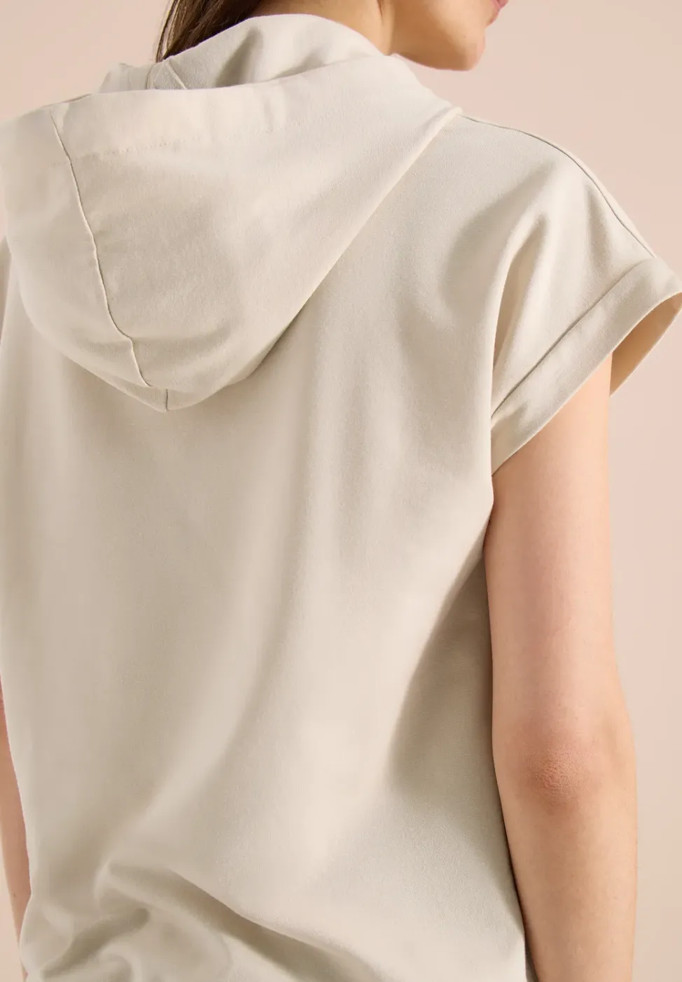 T-Shirt mit Hoodie und Printdetail
