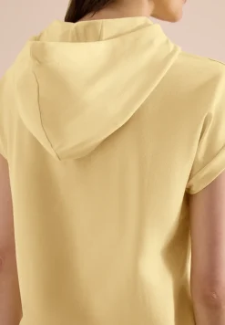 T-Shirt mit Hoodie und Printdetail
