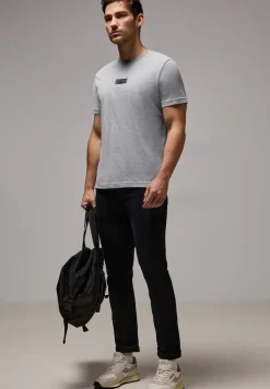 T-Shirt mit kleinem Print