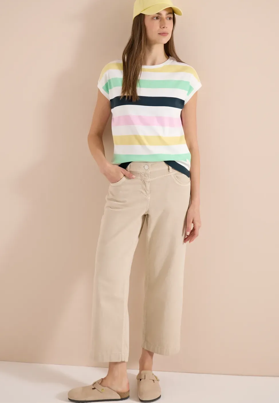 T-Shirt mit Multicolor Streifen