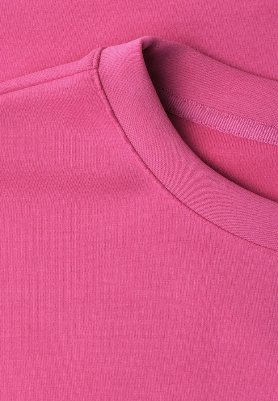 T-Shirt mit Rundhals im Silk-Look