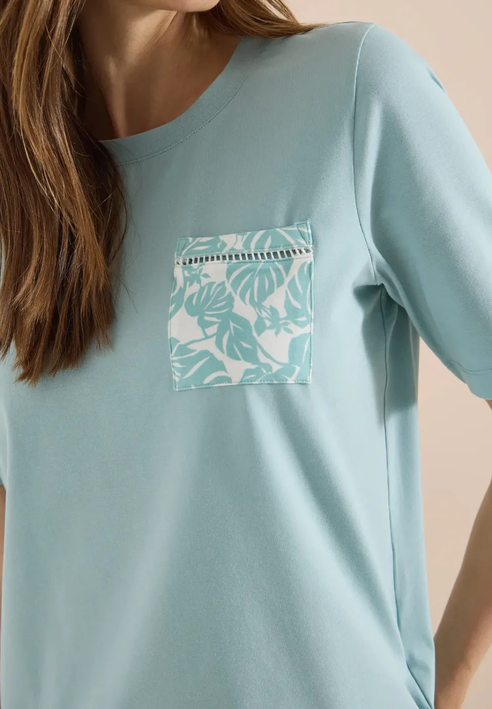T-Shirt mit Rundhals und Brusttasche