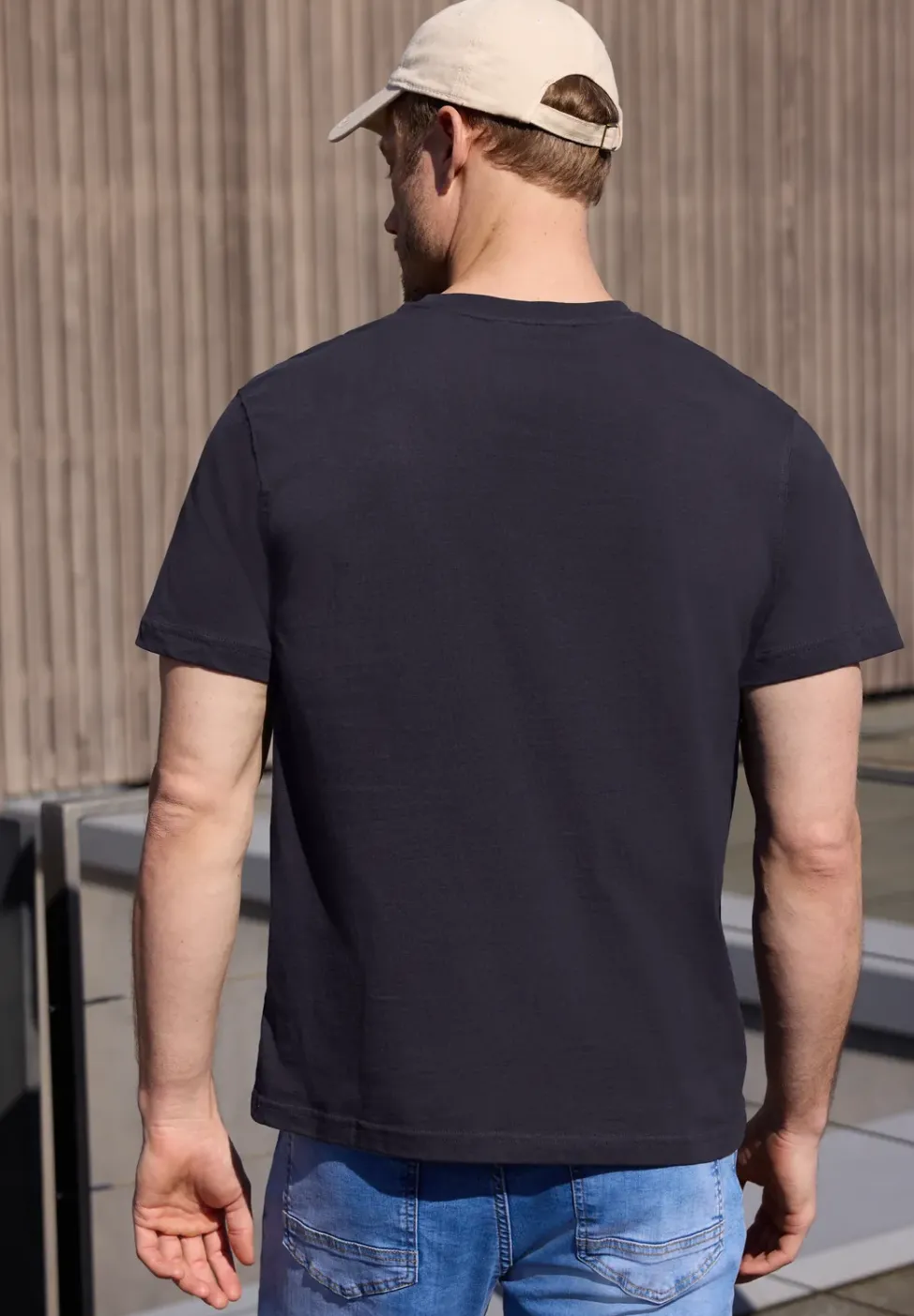 T-Shirt mit Rundhals und Chestprint