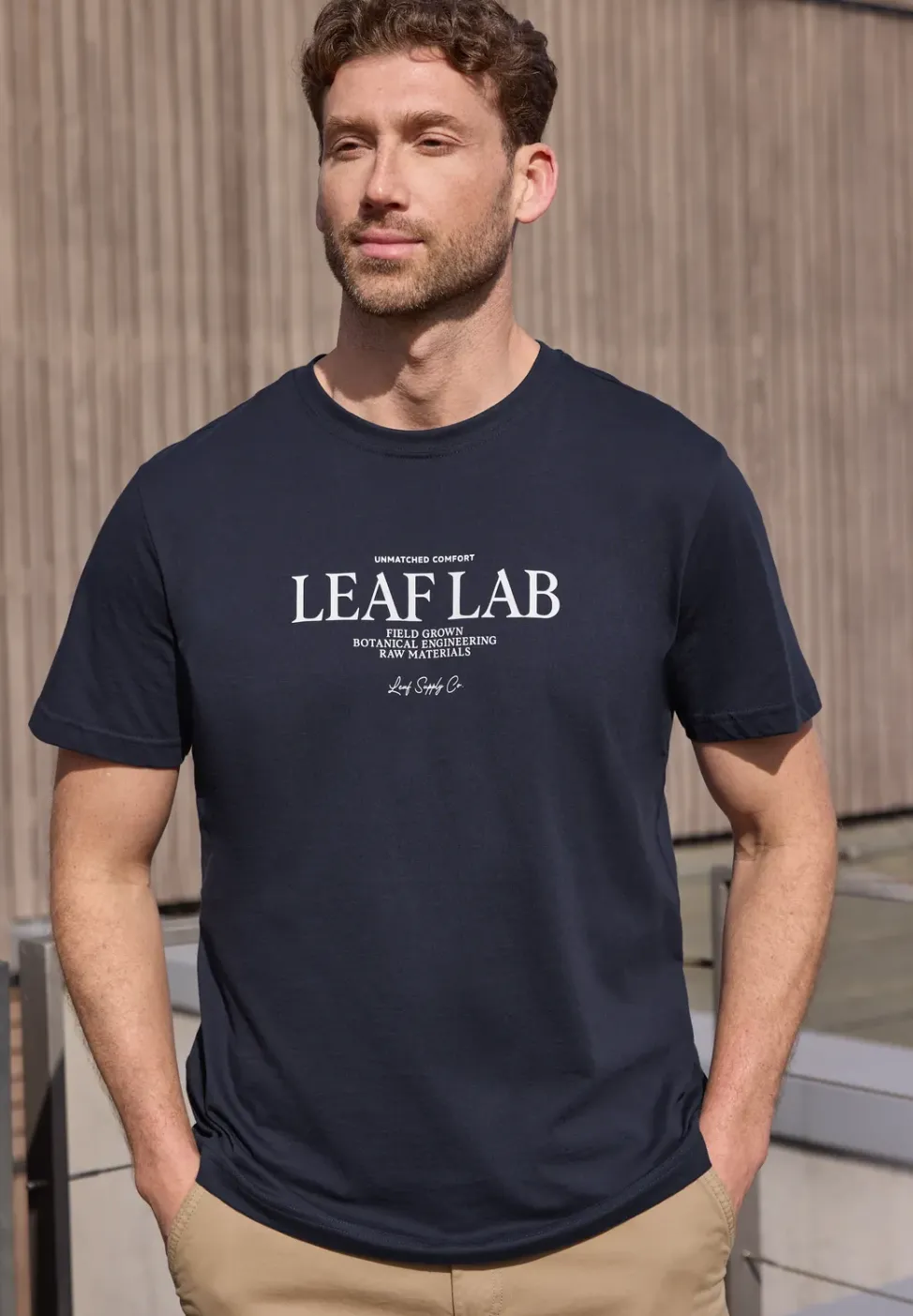 T-Shirt mit Rundhals und Chestprint