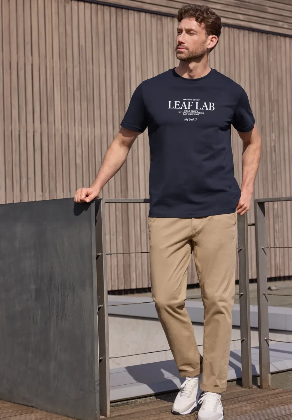 T-Shirt mit Rundhals und Chestprint