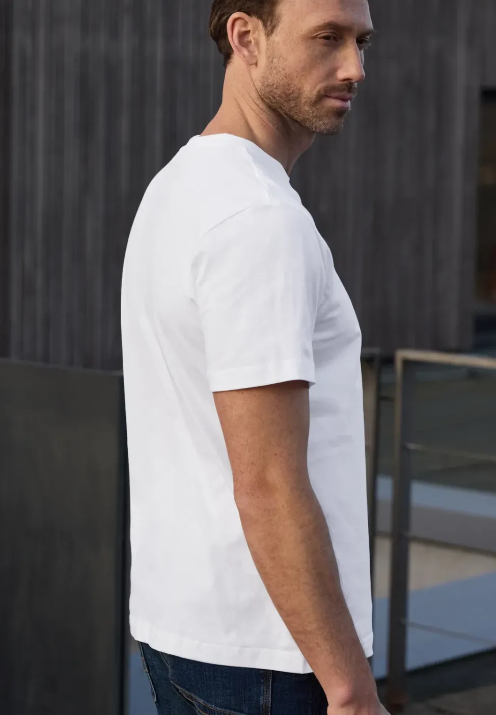 T-Shirt mit Rundhals und Chestprint