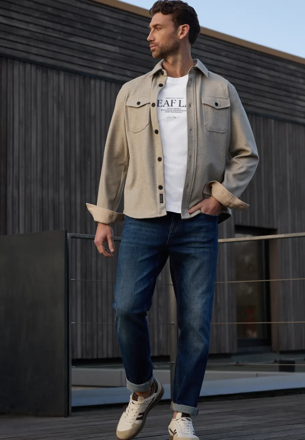 T-Shirt mit Rundhals und Chestprint