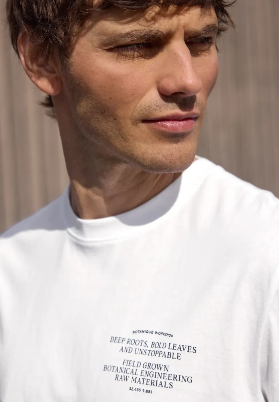 T-Shirt mit Rundhals und Chestprint