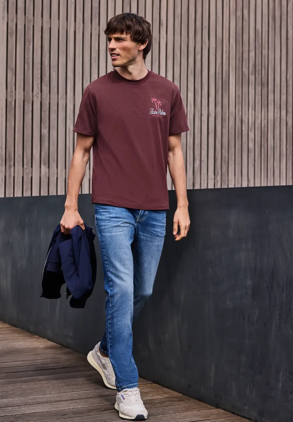 T-Shirt mit Rundhals und Chestprint