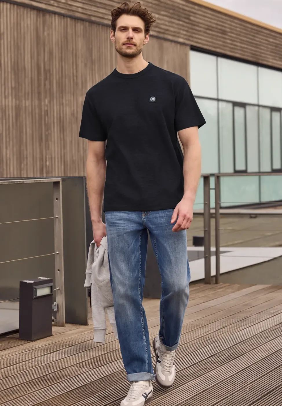 T-Shirt mit Rundhals und feinen Streifen