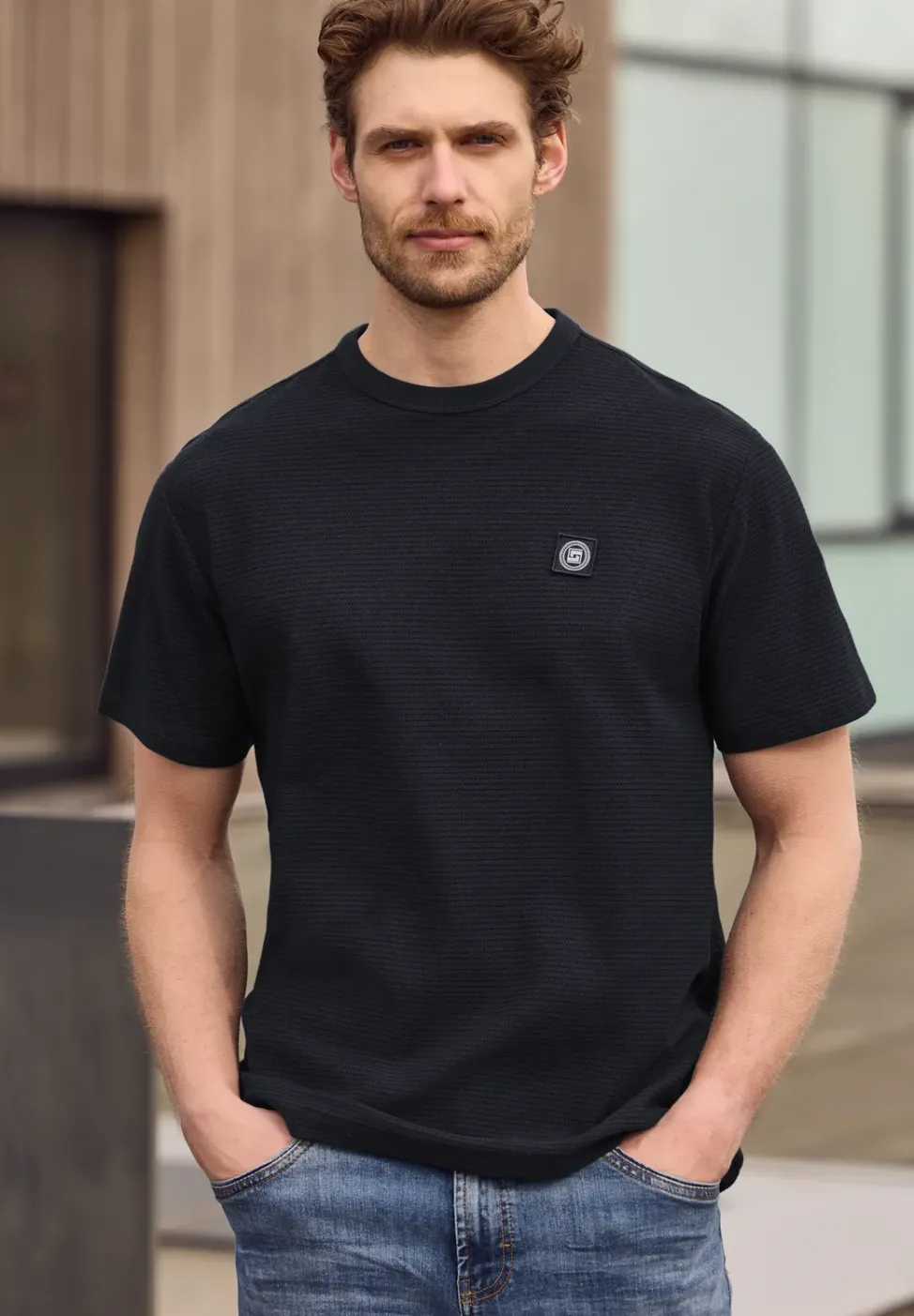 T-Shirt mit Rundhals und feinen Streifen