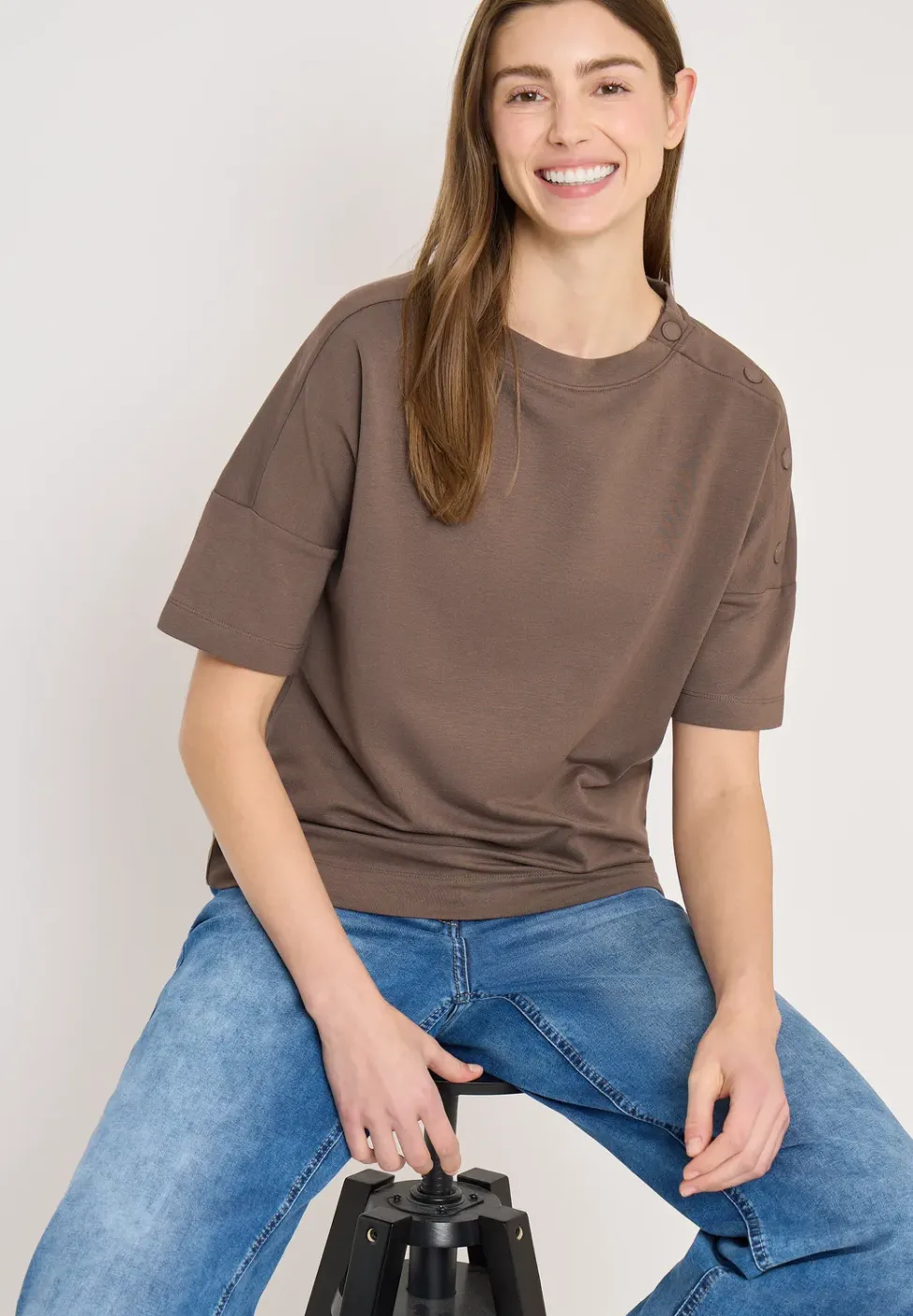 T-Shirt mit Rundhals und Knopfdetail
