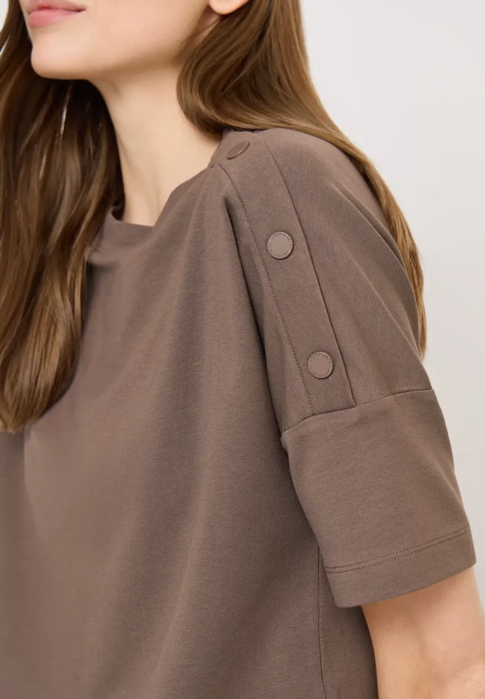 T-Shirt mit Rundhals und Knopfdetail