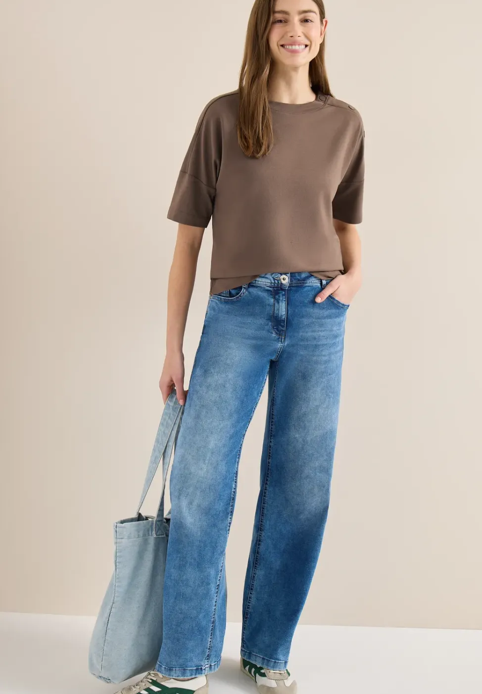 T-Shirt mit Rundhals und Knopfdetail