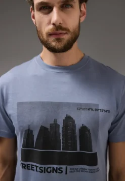 T-Shirt mit Skyline-Print