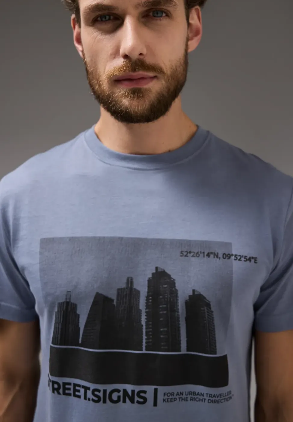 T-Shirt mit Skyline-Print