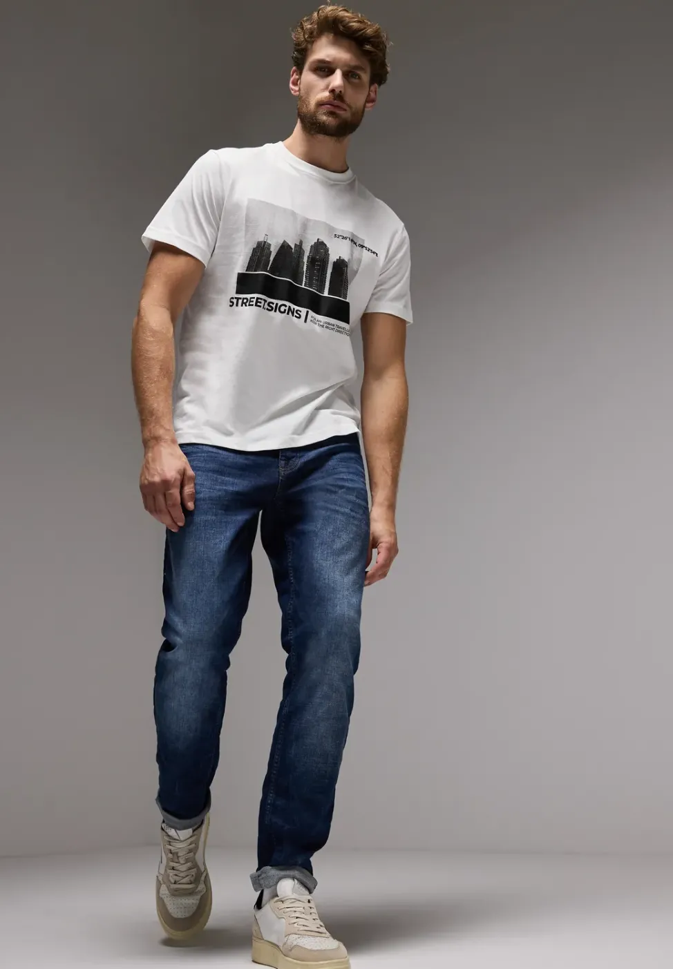T-Shirt mit Skyline-Print