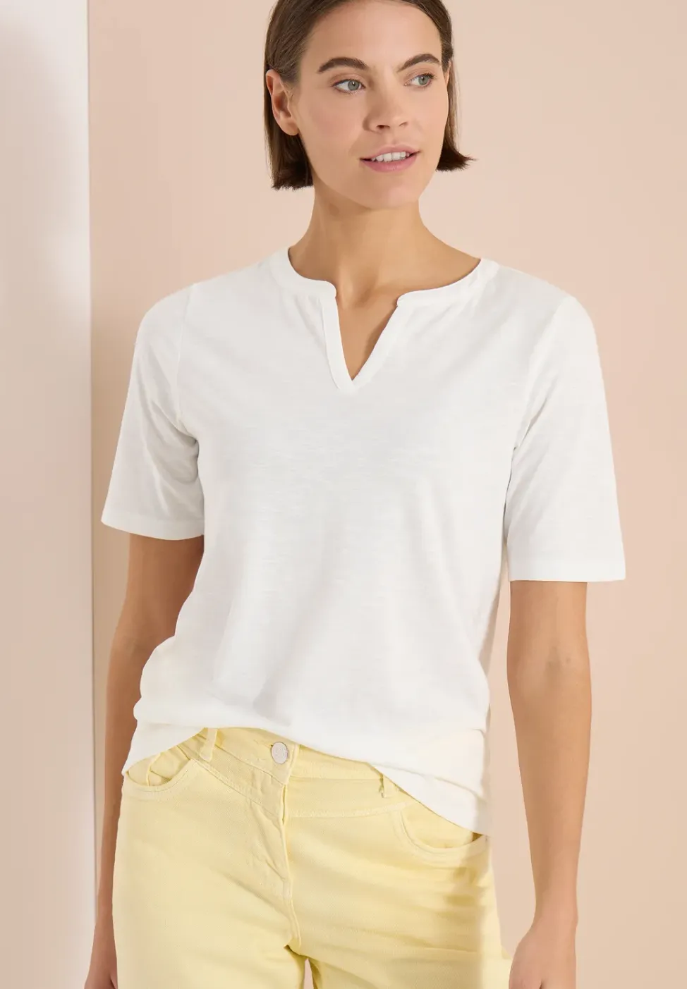T-Shirt mit Split Neck in Unifarbe