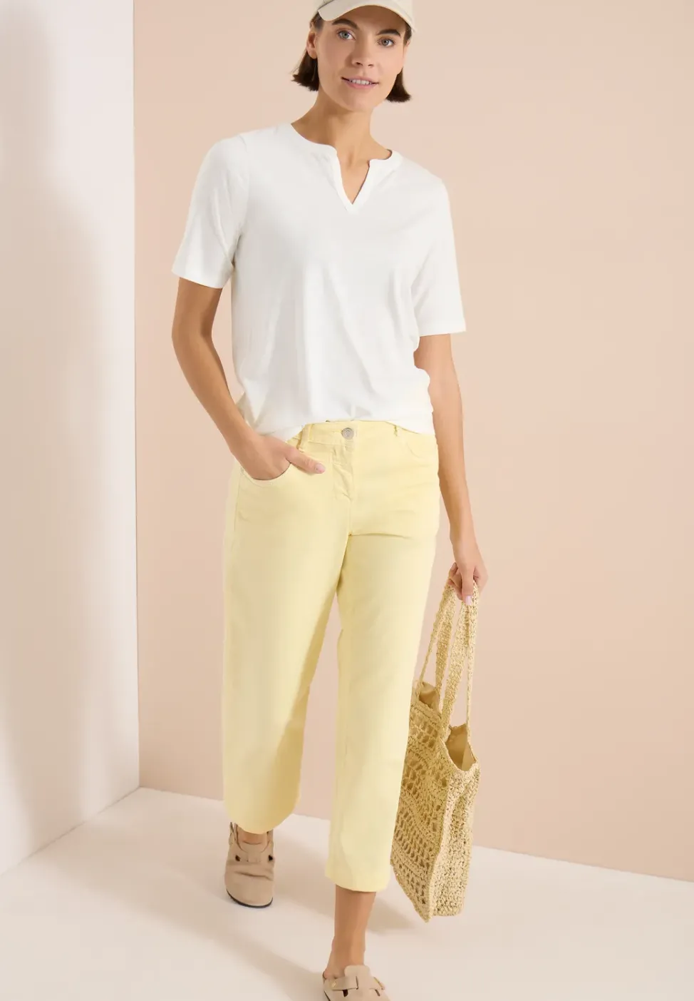 T-Shirt mit Split Neck in Unifarbe